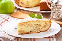 Шарлотка с яблоками и грушами