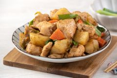 Тушёная картошка с курицей