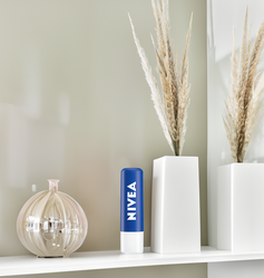 Бальзам для губ NIVEA Основной уход с маслом а дерева ши и витаминами С и Е, 4,8г