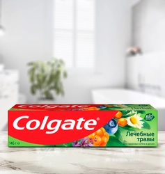 Зубная паста COLGATE Лечебные травы с натуральными ингредиентами для здоровья зубов и десен, 100мл