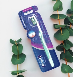 Зубная щетка ORAL-B 3D White, средней жесткости