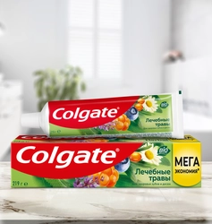 Зубная паста COLGATE Лечебные травы с натуральными ингредиентами для здоровья зубов и десен, 150мл