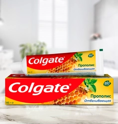 Зубная паста COLGATE Прополис отбеливающая с натуральными ингредиентами для бережного отбеливания зубов и сохранения здоровья десен, 100мл