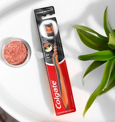 Зубная щетка COLGATE Зиг Заг Древесный уголь многофункциональная, средней жесткости