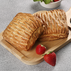 Слойка ЛЕНТА FRESH с клубникой, 100г