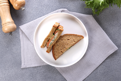 Сэндвич ЛЕНТА FRESH на ржаном хлебе с лососем, 150г