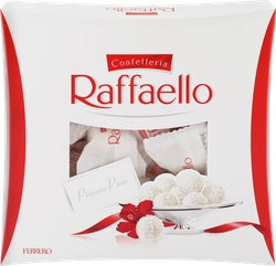 Конфеты RAFFAELLO с цельным миндальным орехом в кокосовой обсыпке, 240г