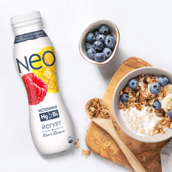 Йогурт питьевой NEO Фруктовый Манго, малина 1,5%, без змж 260г