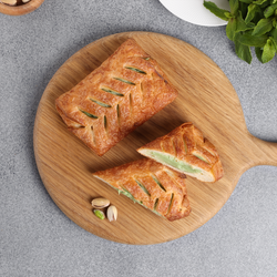 Слойка с фисташкой, 85г